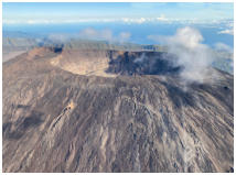 Blick auf den Pito de la Fournaise vom Helikopter aus